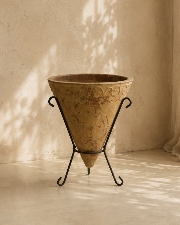GD Pyramid Pot
